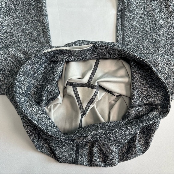 0316 - Lululemon Crop Pants Size 4 - Picture 6 of 7